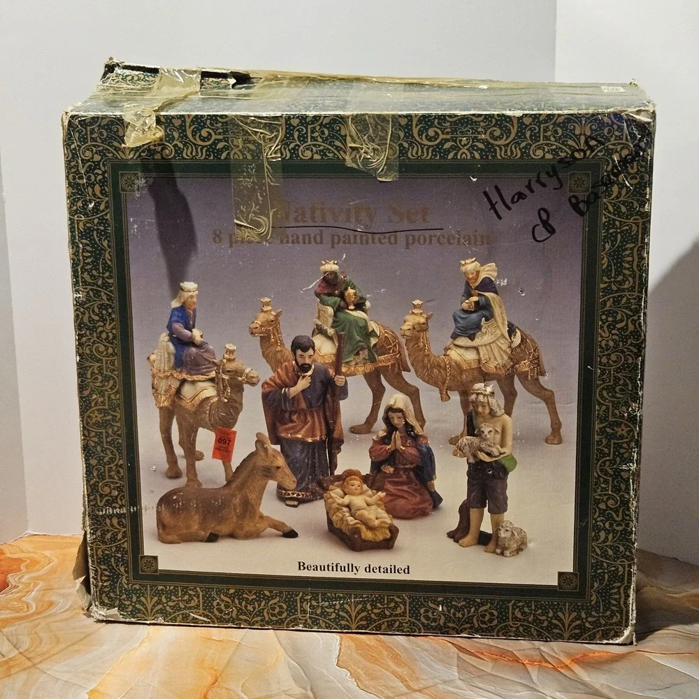 Caffco International 8 Piece Hand Painted Porcelain Nativity Set Christmas W Box